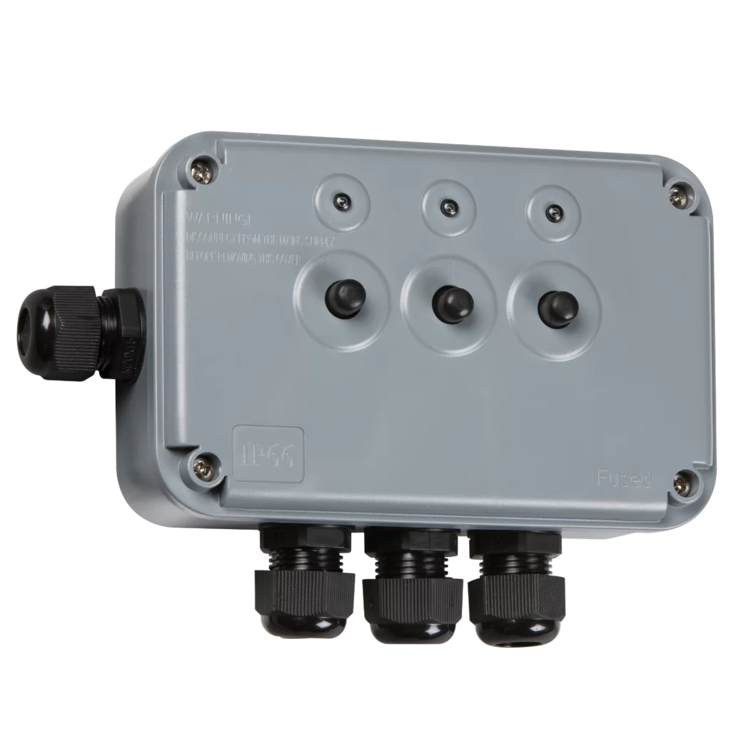 outdoor-waterproof-weatherproof-3-gang-switch-box-13a-ip66